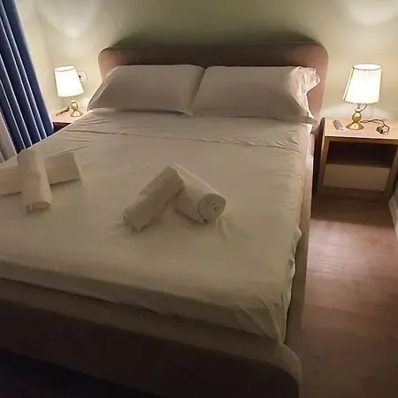 Center Peak Apartment